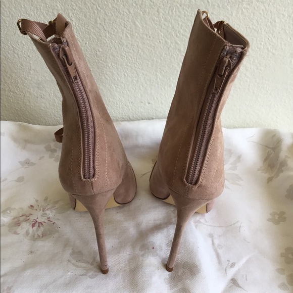 Shoes - Picture 4 of 5